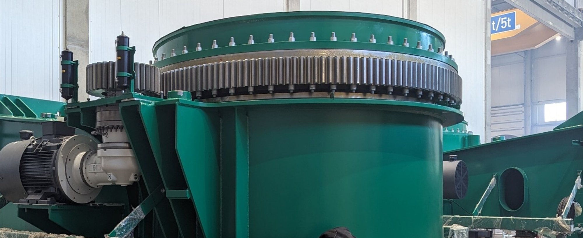 Drive Unit with slewing bearing