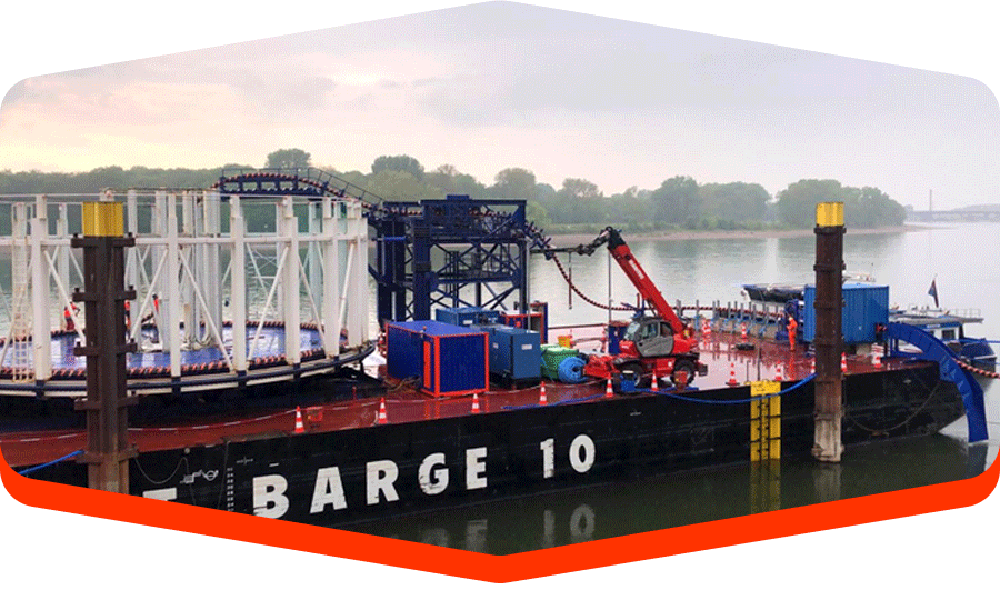 Cable transport and storage barge